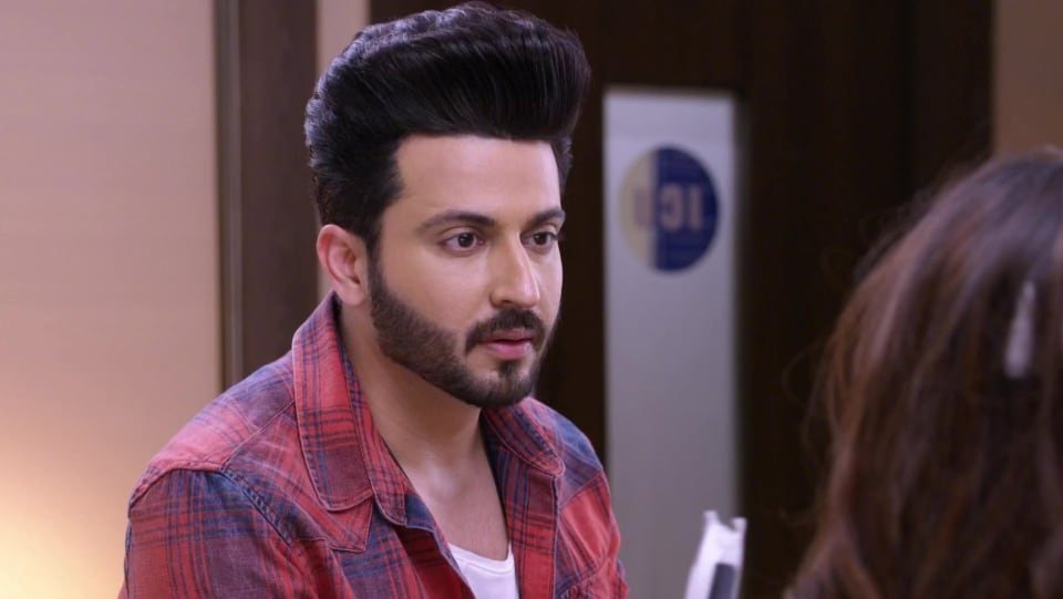 Dheeraj Dhoopar Celebrity Style In Kundali Bhagya Episode 679 From Episode 679 Charmboard
