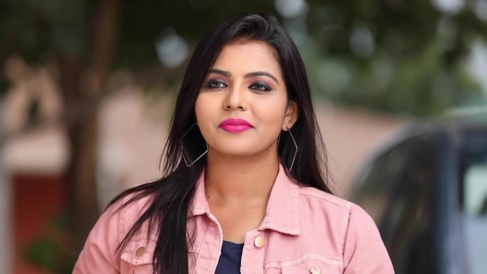 Celebrity Hairstyle Of Mounika From Sembaruthi Episode 697 Charmboard Celebrity Hairstyle Of Mounika From Sembaruthi Episode 697 Charmboard