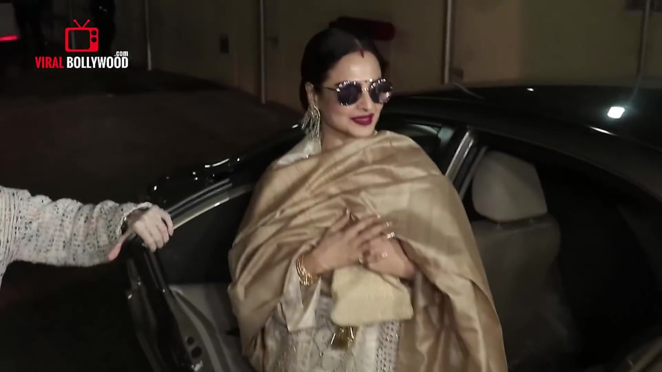 Get Rekha Long Straight Center Part Hairstyle In Viral Bollywood
