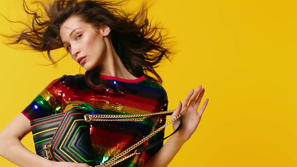 Get Bella Hadid Tousled Medium Hair Hairstyle In Michael Kors