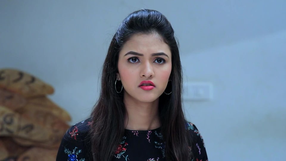 Get Samikshaa Sleek Medium Hair Hairstyle In Subbalakshmi Samsara
