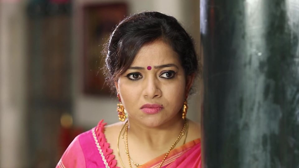 Minnal Deepa Biography Age Wiki Place Of Birth Height Quotes Zodiac More Deepa received her first role in maayi (2000) after auditioning for the role. charmboard