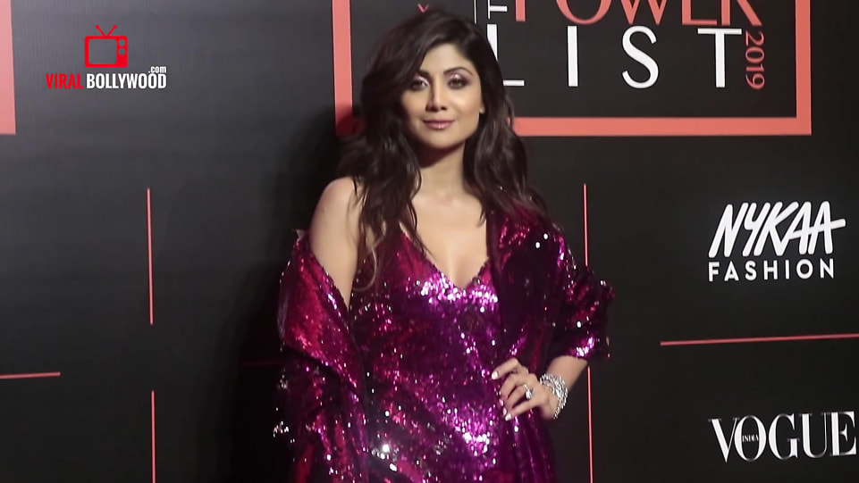 Get Shilpa Shetty Medium Wavy Hair Hairstyle In Viral Bollywood