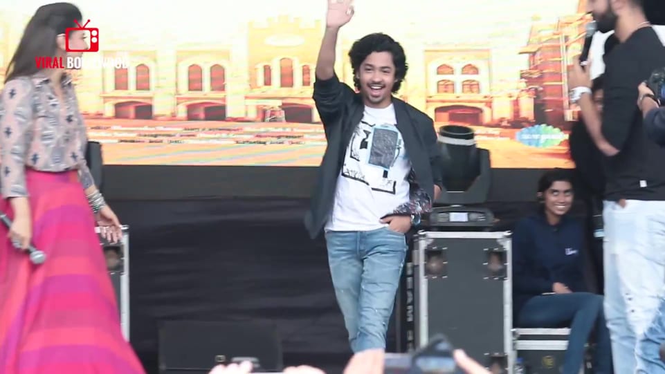 Riddhi Sen Celebrity Style In Umang Festival 2018 Helicopter Eela Cast At 2018 From Umang Festival 2018 Charmboard Get all the information about helicopter eela cast. charmboard
