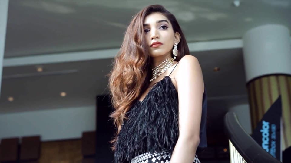 Juhi Godambe Celebrity Style In Demure Dreamy Ft Juhi Godambe Falguni Shane Peacock 2018 From Demure Dreamy Ft Juhi Godambe Charmboard 85,923 likes · 99 talking about this. charmboard