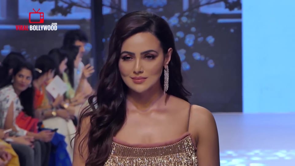 Actors Name Age Wiki Height Birth Place Career Details Sana Khan At Bombay Times Fashion Week Spring Summer 2019 Viral Bollywood 2019 Charmboard