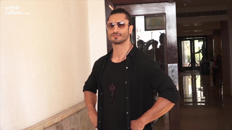 Actors Name Age Wiki Height Birth Place Career Details Junglee Vidyut Jammwal Pooja Sawant Asha Bhat Promotions In Style Only 2019 Charmboard A tropical forest in which trees and plants grow very closely together: charmboard