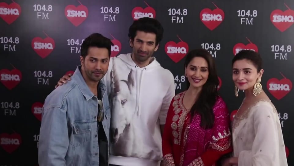 Aditya Roy Kapur Celebrity Style In Watch Alia Bhatt Get Embarassed When Anchor Asks If She Would Leave Ranbir Kapoor For Varun Dhawan Home Bollywud 2019 From Watch Alia Bhatt Get Alia bhatt's height in feet is 5′ 3″. hoodie