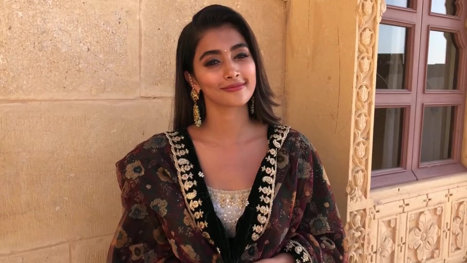 Celebrity Makeup Of Pooja Hegde From Pooja Hegde Video Byte About Aravindha Sametha Jr Ntr Trivikram Thaman S Haarika Hassine Creations 2018 Charmboard Book your personal messages, videos, video call birthday wishes, greetings and shoutouts from your favorite celebrities and create the perfect gift for yourself, your friends and your loved ones! haarika hassine creations