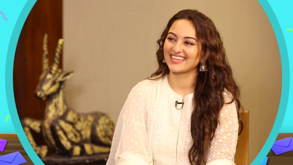 Sonakshi Sinha Celebrity Style In Exclusive Interview Bollywood Hungama 2019 From Exclusive Interview Charmboard Watch sonakshi sinha movie trailers, interviews and lot more only at bollywood hungama. sonakshi sinha celebrity style in