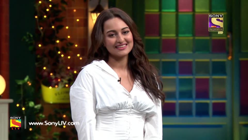 Celebrity Makeup of Sonakshi Sinha from The Kapil Sharma Shows Episode 64,  SET India, 2019 | Charmboard
