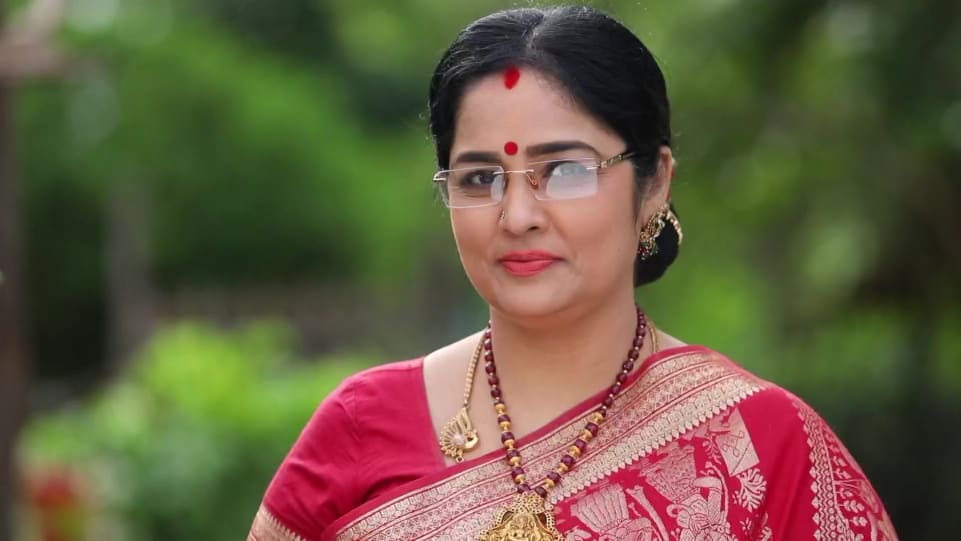 Meena Kumari - Celebrity Style in Poove Poochoodava Episode 727, 2019 from  Episode 727. | Charmboard