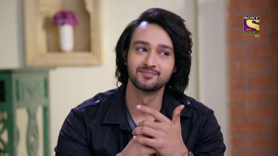 Aditya Redij Celebrity Style In Promo Patiala Babes 2020 From Promo Charmboard Now aditya has been roped in to play the grown up shivaji maharaj. jeans