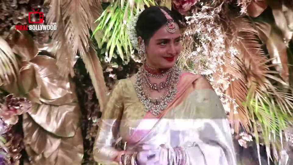 Social Buzz Rekha Latest News Images Updates Posts Celeb Spotting Viral Bollywood 2020 Charmboard 42,400 likes · 19,313 talking about this. charmboard
