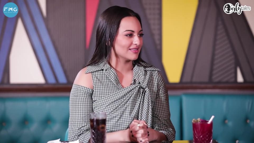 Sonakshi Sinha Celebrity Style In Interview Curly Tales 2020 From Interview Charmboard kurta
