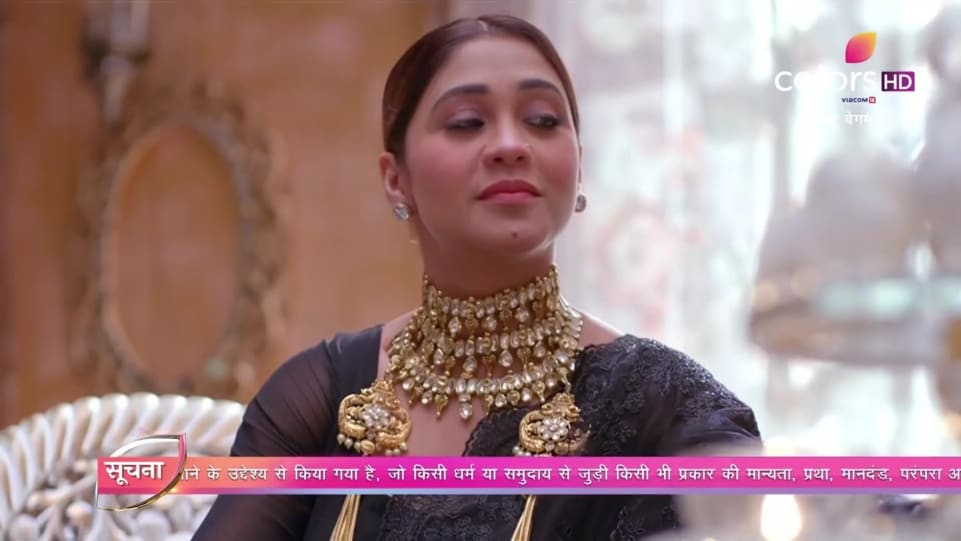 Amrapali Gupta Celebrity Style In Bahu Begum Promo 2019 From Bahu Begum Charmboard Bhumi pednekar, diana penty and esha gupta wore red saris by the same designer and we can't decide who looked hotter. charmboard