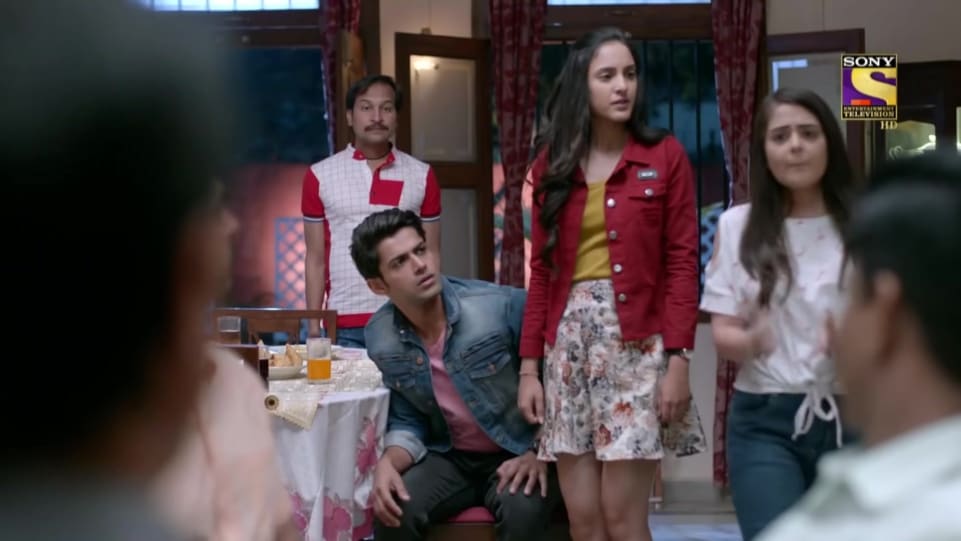 Kanikka Kapur In White Shorts Outfit Celebrity Clothing Charmboard Ek duje ke vaaste telecast date : tees
