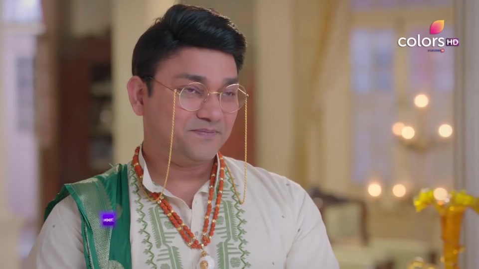 Rishi Khurana Celebrity Style In Barrister Babu Promo 2020 From Barrister Babu Charmboard He played ved in saas bina sasural. necklace