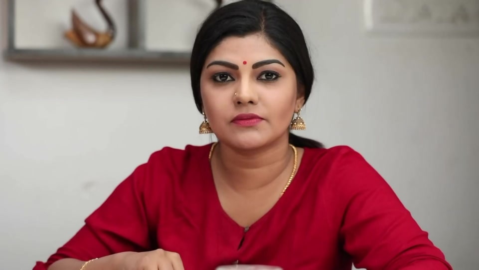 Shamily Sukumar Celebrity Style In Poovey Poochoodava Episode 906 2020 From Episode 906 Charmboard Shyamili sukumar other name : charmboard