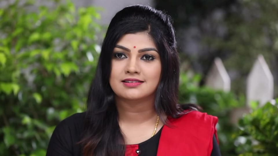 Shamily Sukumar Celebrity Style In Poovey Poochoodava Episode 928 2020 From Episode 928 Charmboard She is working in tamil film and television. charmboard