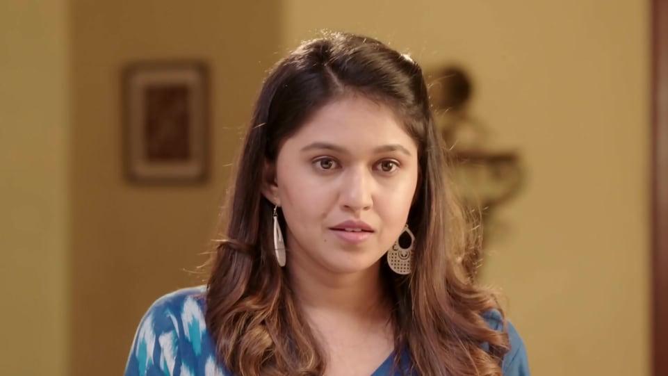 Gautami Deshpande In White Leggings Outfit Celebrity Clothing Charmboard Gautami deshpande is an indian television actress, currently playing role of sai in marathi serial maza hoshil na on zee marathi. earrings