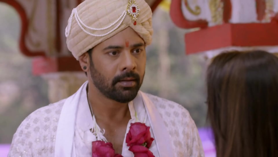 Shabir Ahluwalia Celebrity Style In Kumkum Bhagya Episode 1764 2021 From Episode 1764 Charmboard This is love chemistry about abhi and paraghya, abhi. charmboard