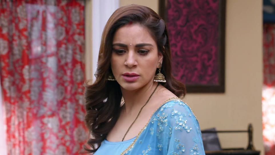 Get Shraddha Arya Tousled Wavy Hair Hairstyle In Kundali Bhagya