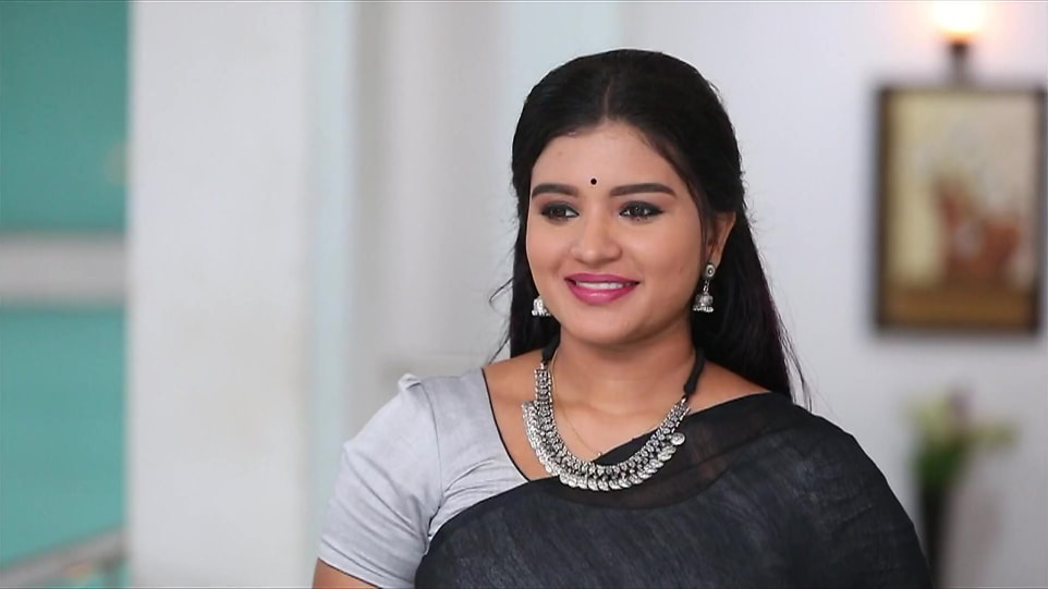 Get Shabanaa Sleek Straight Hair Hairstyle In Sembaruthi Episode
