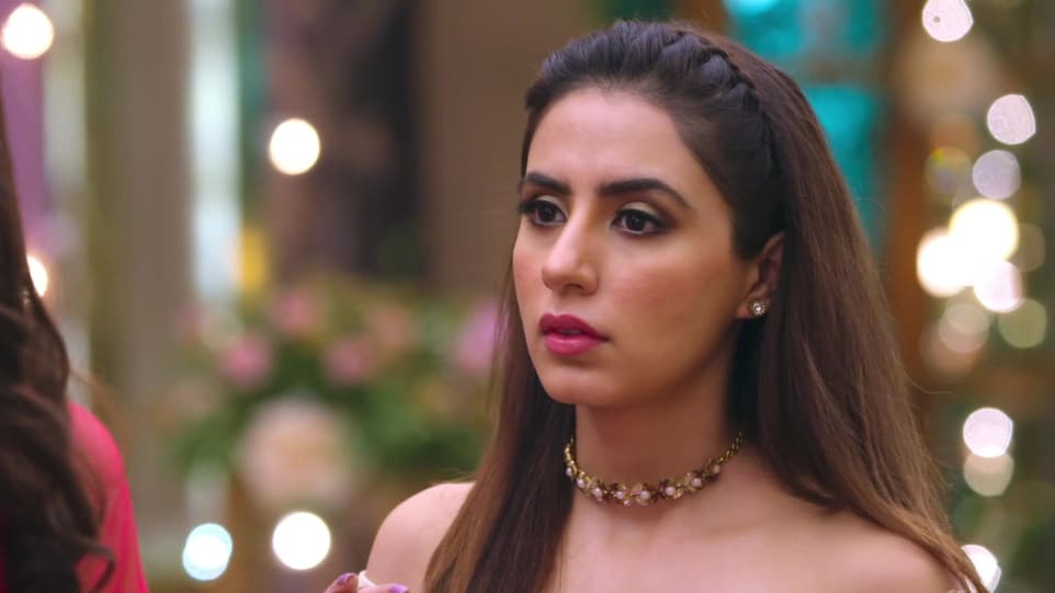 Swati Kapoor Jewellery Accessories From Kundali Bhagya Episode 601 2019 Celebrity Jewellery Charmboard Desi tv serials free online indian dramas desi serial hindi tv dramas desirulez desi tashan watch online free download all episodes apne tv. necklace