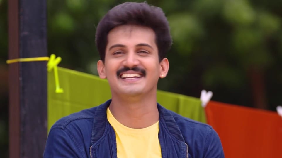 Vimal Venkatesan Celebrity Style In Piriyadha Varam Vendum Episode 108 2019 From Episode 108 Charmboard With more than two hundred episodes on air, this is a love story which is given a second chance to blossom as it remained incomplete in the past. jeans