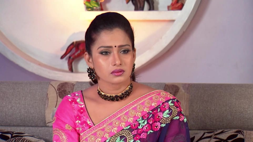 Chandrika Ravi Celebrity Style In Kalyana Vaibhogam Episode 673 2019 From Episode 673 Charmboard Kalyana vaibhogame serial hero real life family and personal images. blouse