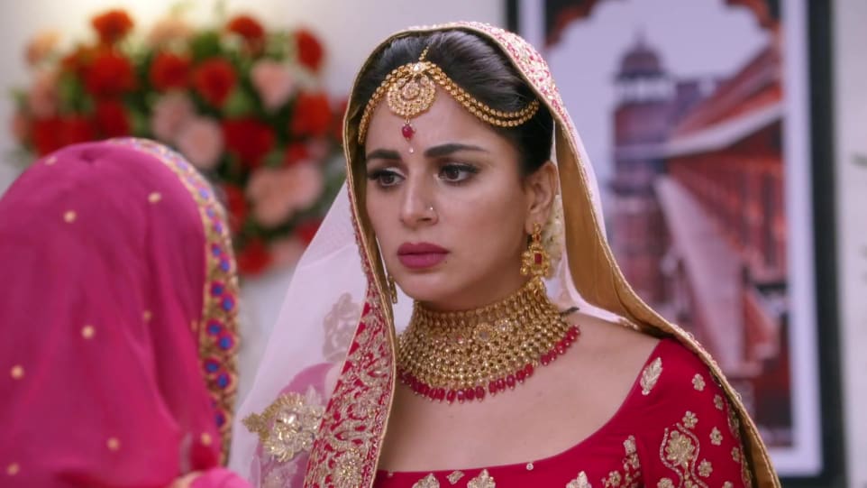 Shraddha Arya Celebrity Style In Kundali Bhagya Episode 630 2019 From Episode 630 Charmboard Sherlyn knocks on mahira's room's door and preeta walks out wearing mahira's wedding dress. heels