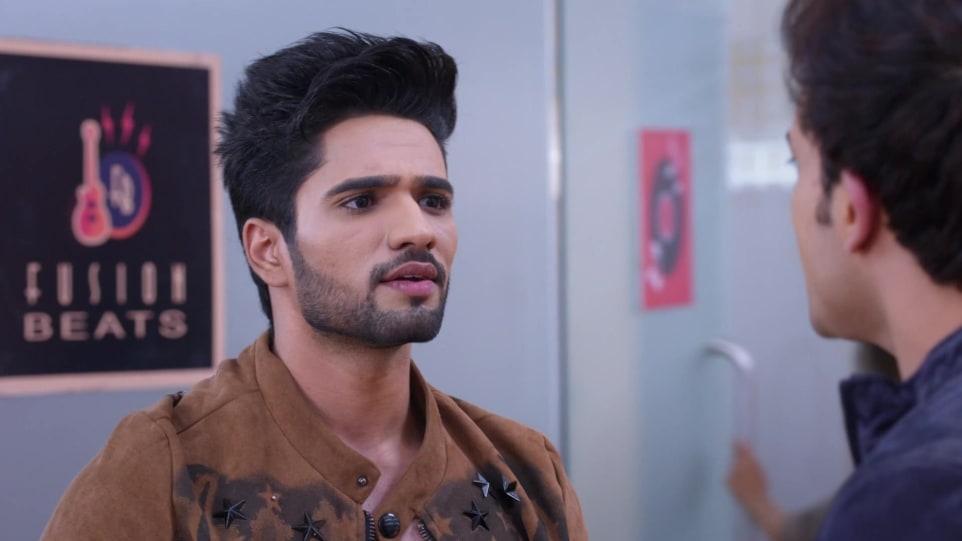 Celebrity Hairstyle Of Zeeshan Khan From Kumkum Bhagya Episode 1572 2020 Charmboard Di ulang tahun kali ini, gauri khan membagikan dua foto yang di mana aryan sangat mirip dengan shah rukh. bracelet