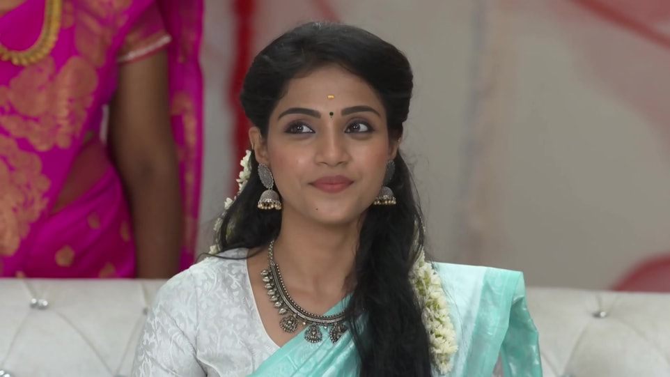 Vaishali Thaniga Celebrity Style In Gokulathil Seethai Episode 228 2020 From Episode 228 Charmboard Vaishali thaniga red hot interview. charmboard