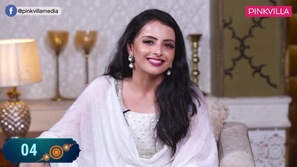Shrenu Parikh Celebrity Style In Interview Pinkvilla 2019 From Interview Charmboard Shrenu parikh unwraps amazing gifts from fans exclusive.