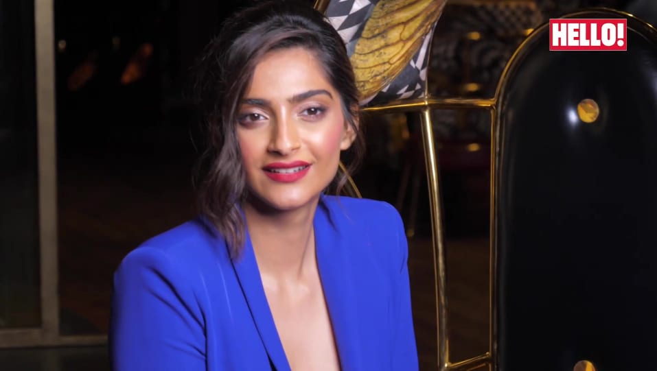 Sonam Kapoor Celebrity Fashion Footwear In Outfit Name Charmboard For android and iphone up to 6 inches. charmboard