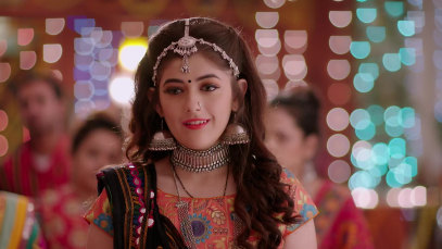 Urvi Singh Celebrity Style In Hamari Bahu Silk Episode 76