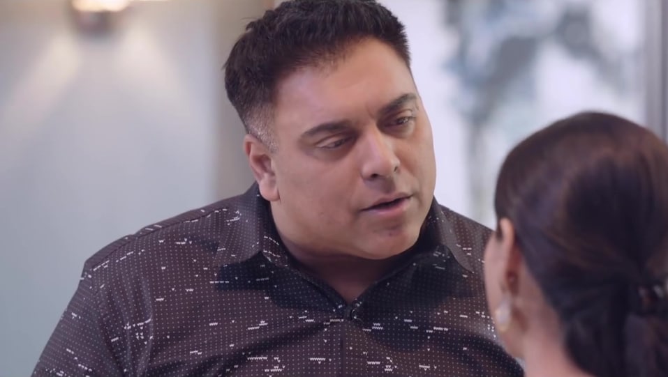 Ram Kapoor Celebrity Style In Official Trailer Karrle Tu Bhi Mohabbat 2019 From Official Trailer Charmboard Watch the first trailer of alt balaji's web series karle tu bhi mohabbat starring ram kapoor and sakshi tanwar. charmboard