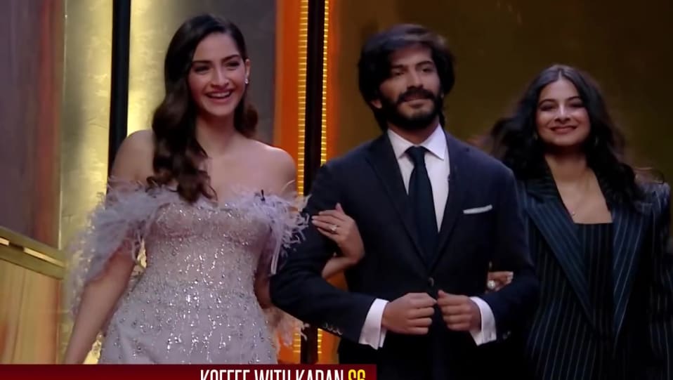 Sonam Kapoor Celebrity Style In Koffee With Karan Sonam Rhea And Harshvardhan Kapoor Star World 2018 From Koffee With Karan Sonam Rhea And Harshvardhan K Charmboard Koffee with karan is a talk show hosted by indian tv personality karan johar. dress