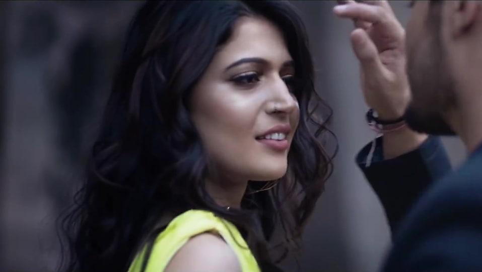 Get Charlie Chauhan Medium Wavy Side Part Hairstyle In Baazaar