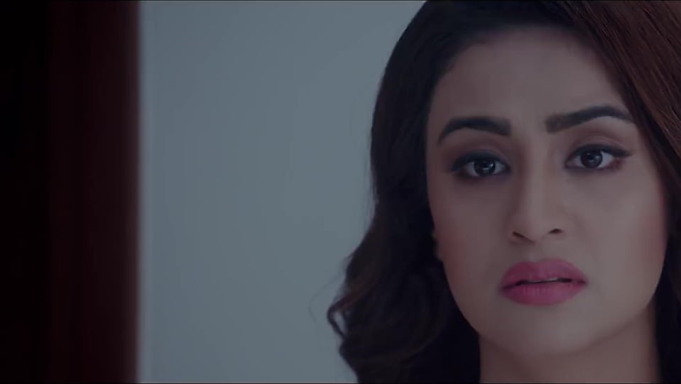 Get Navneet Kaur Dhillon Wavy Side Part Ponytail Hairstyle In High
