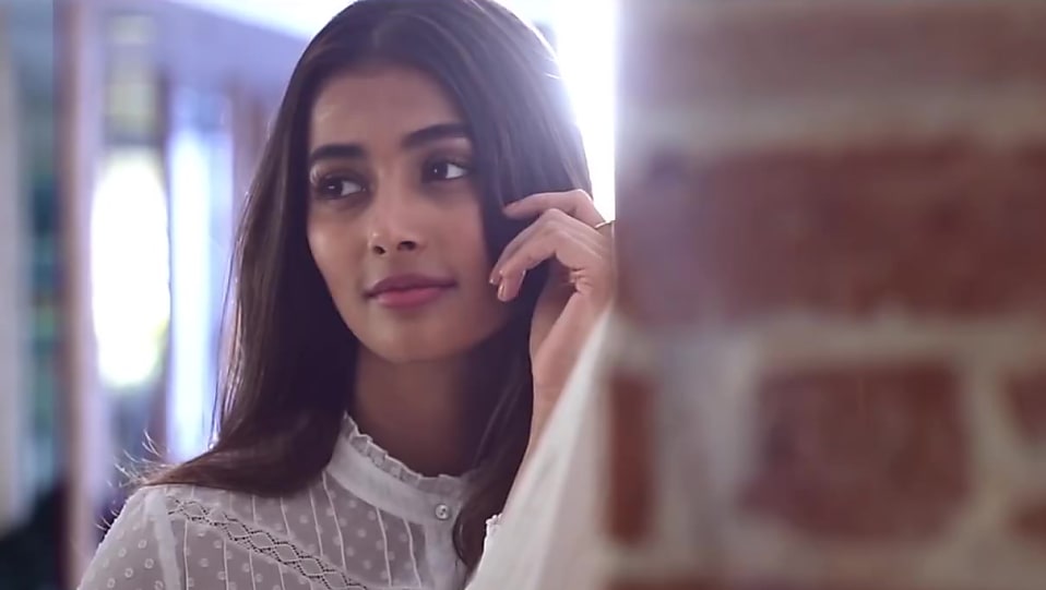 Get Pooja Hegde Medium Straight Hair Hairstyle In Filmfare