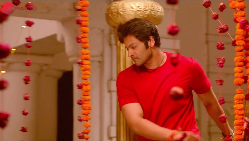 Ali Fazal Celebrity Style In Bakaiti Milan Talkies 2019 From Bakaiti Charmboard Ali fazal, ashutosh rana, reecha sinha and others. charmboard