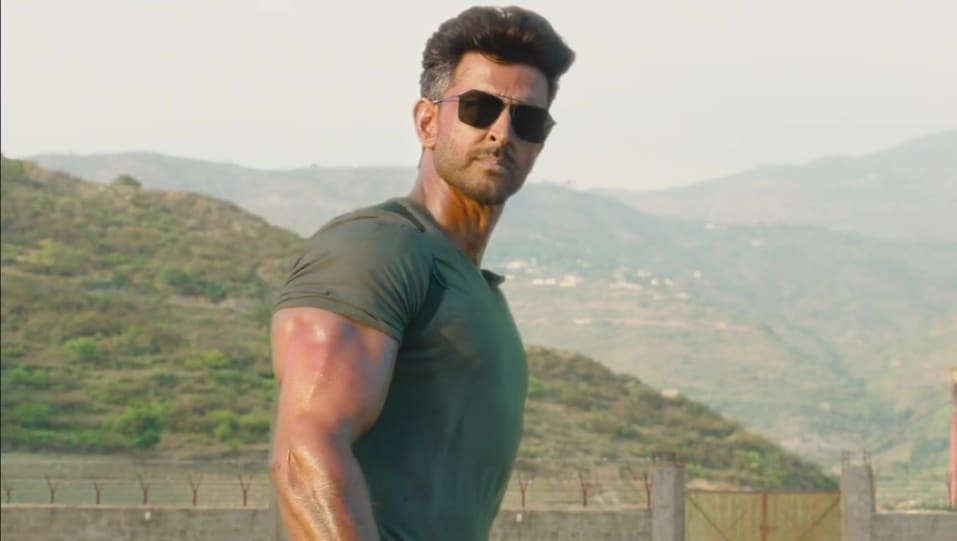 Celebrity Hairstyle of Hrithik Roshan from Official Teaser, War, 2019 |  Charmboard
