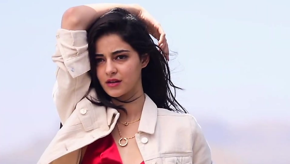 Get Ananya Pandey Messy Wavy Hair Hairstyle In Cosmopolitan India