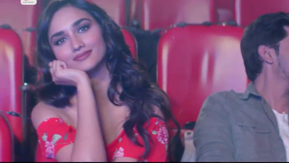 Actors Name Age Wiki Height Birth Place Career Details Do Din Single 2018 Charmboard Akanksha sharma performing at a college show in kolkata. actors name age wiki height birth