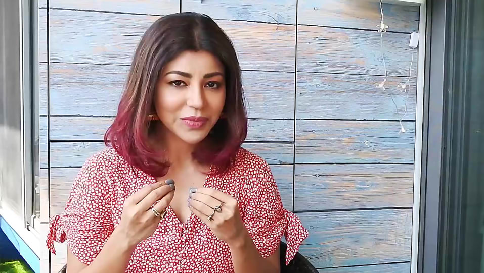 Get Debina Bonnerjee Voluminous Straight Hair Hairstyle In Debina