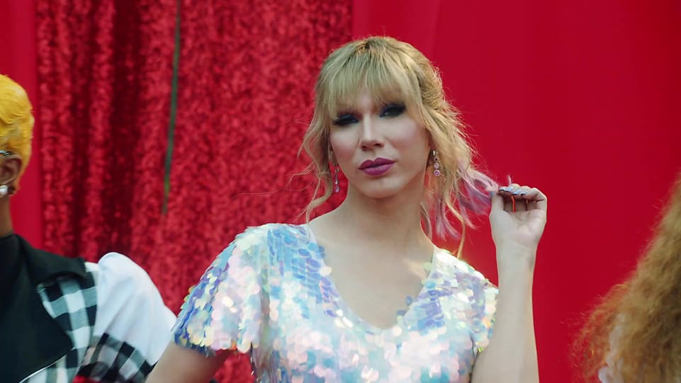 Taylor Swift Biography Age Wiki Place Of Birth Height