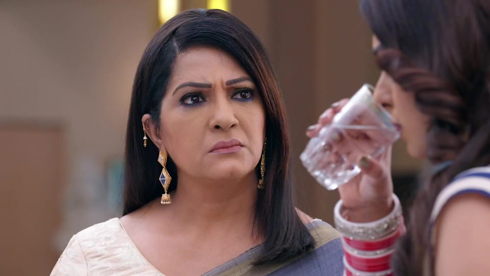 Get Usha Bachani Sleek Straight Hair Hairstyle In Kundali Bhagya
