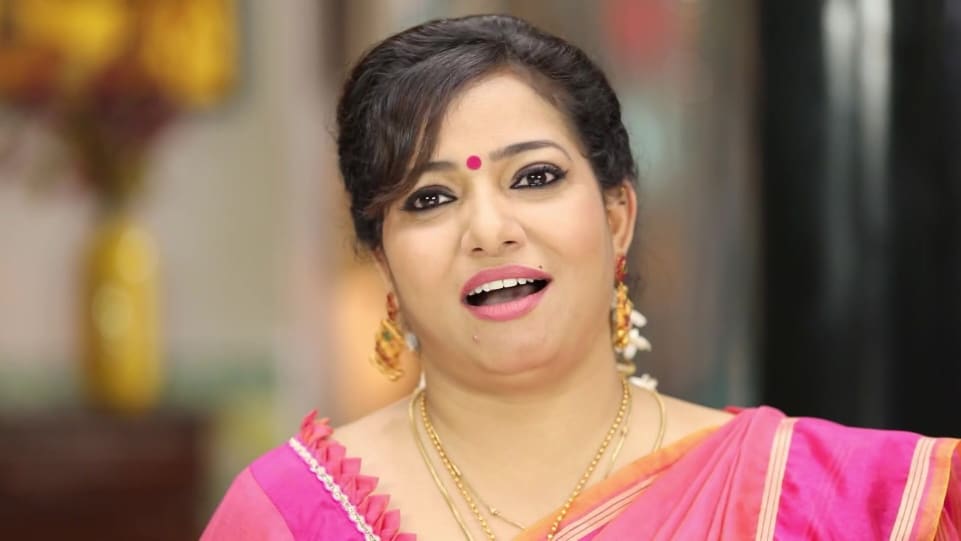 Minnal Deepa Celebrity Style In Yaarudi Nee Mohini Episode 773 2019 From Episode 773 Charmboard Chennai, tamil nadu current city: saree